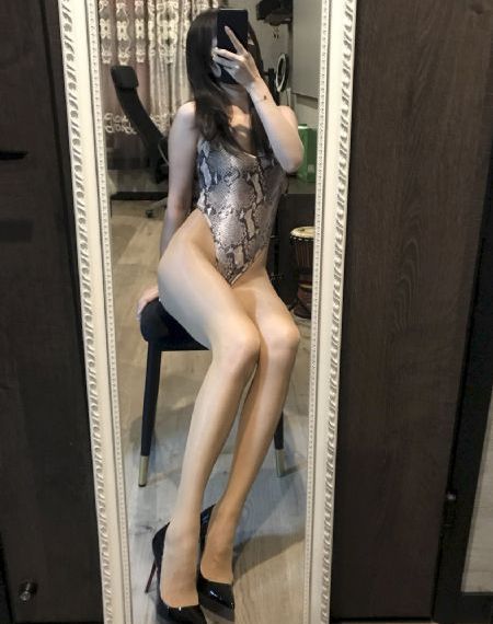 年轻的保姆高清完整观看视频