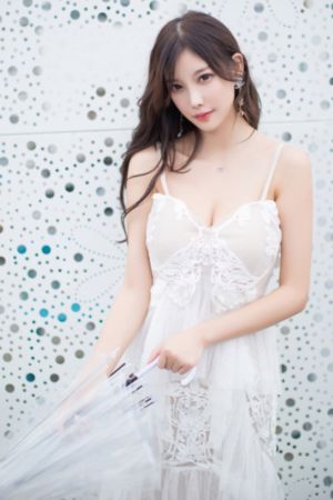 女教师含羞撅起屁股粗暴