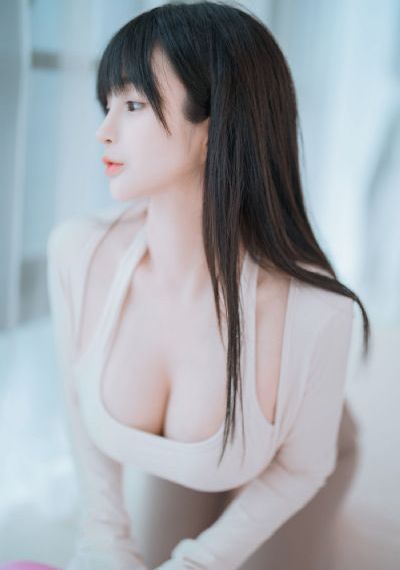 树洞里的熊先生冬眠中